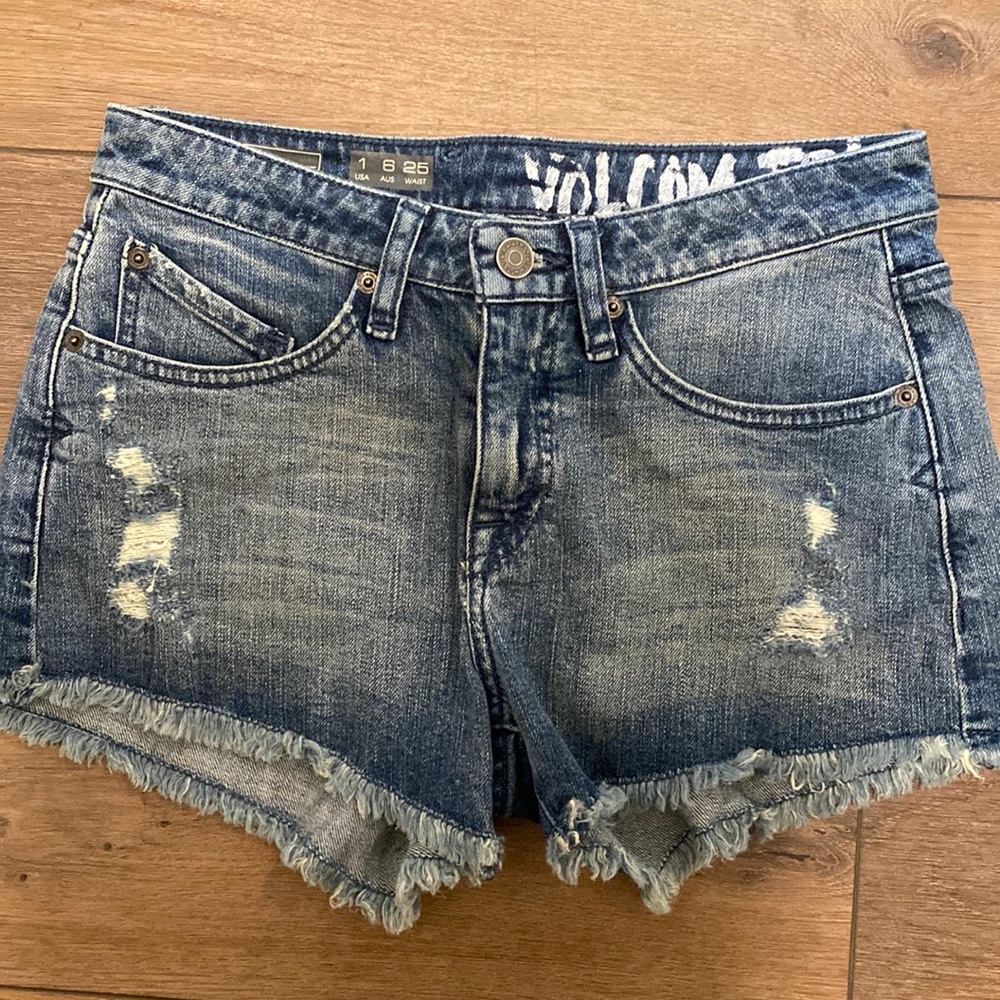 EUC Volcom Jean shorts size 1